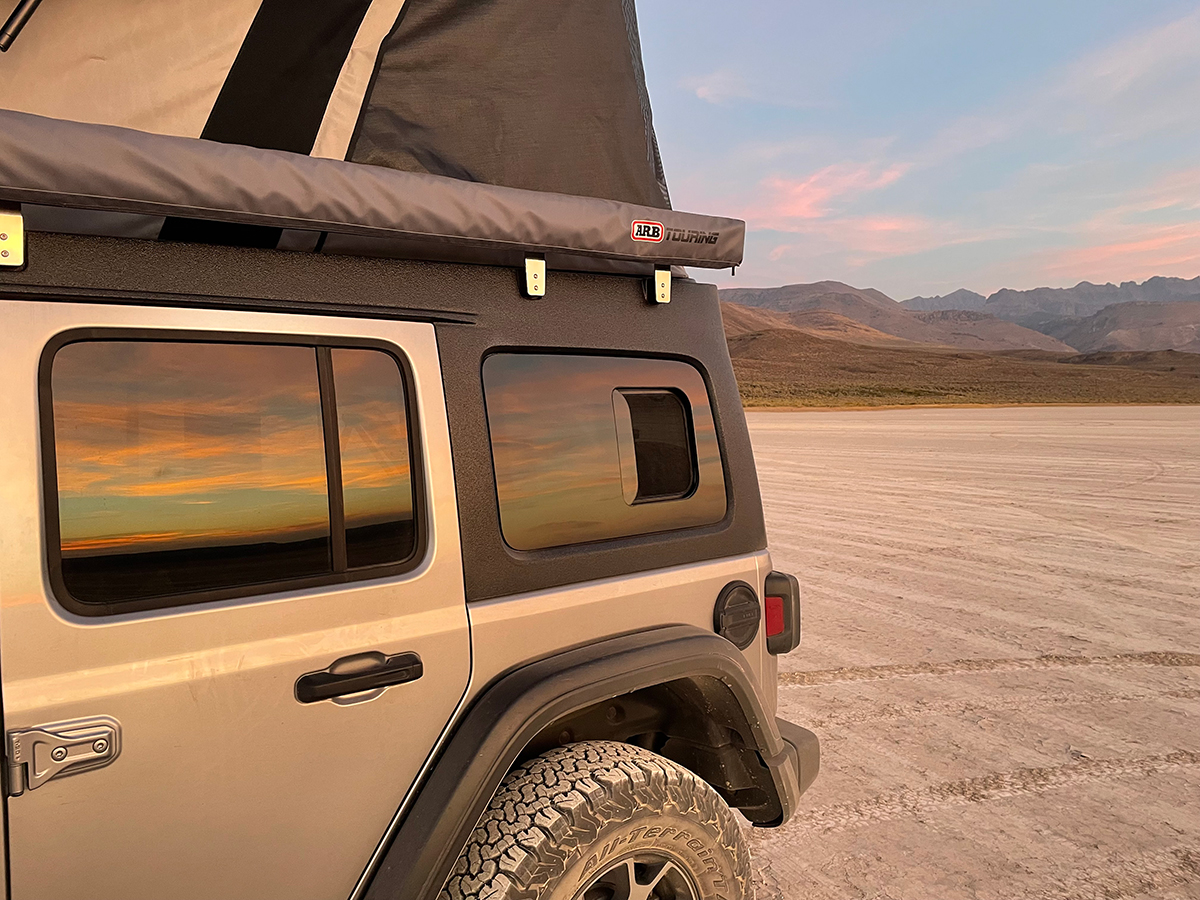 Jeep Wrangler with flyscreen window